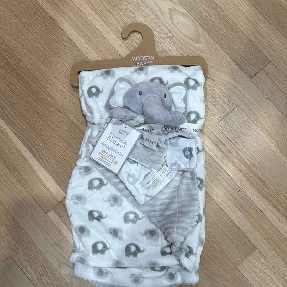 Modern Baby Reversible Blanket and Snuggle Blankie. NWT